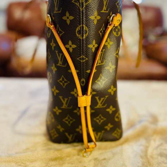 Louis Vuitton Neverfull MM Grenade in Turquoise - Picture 7 of 16